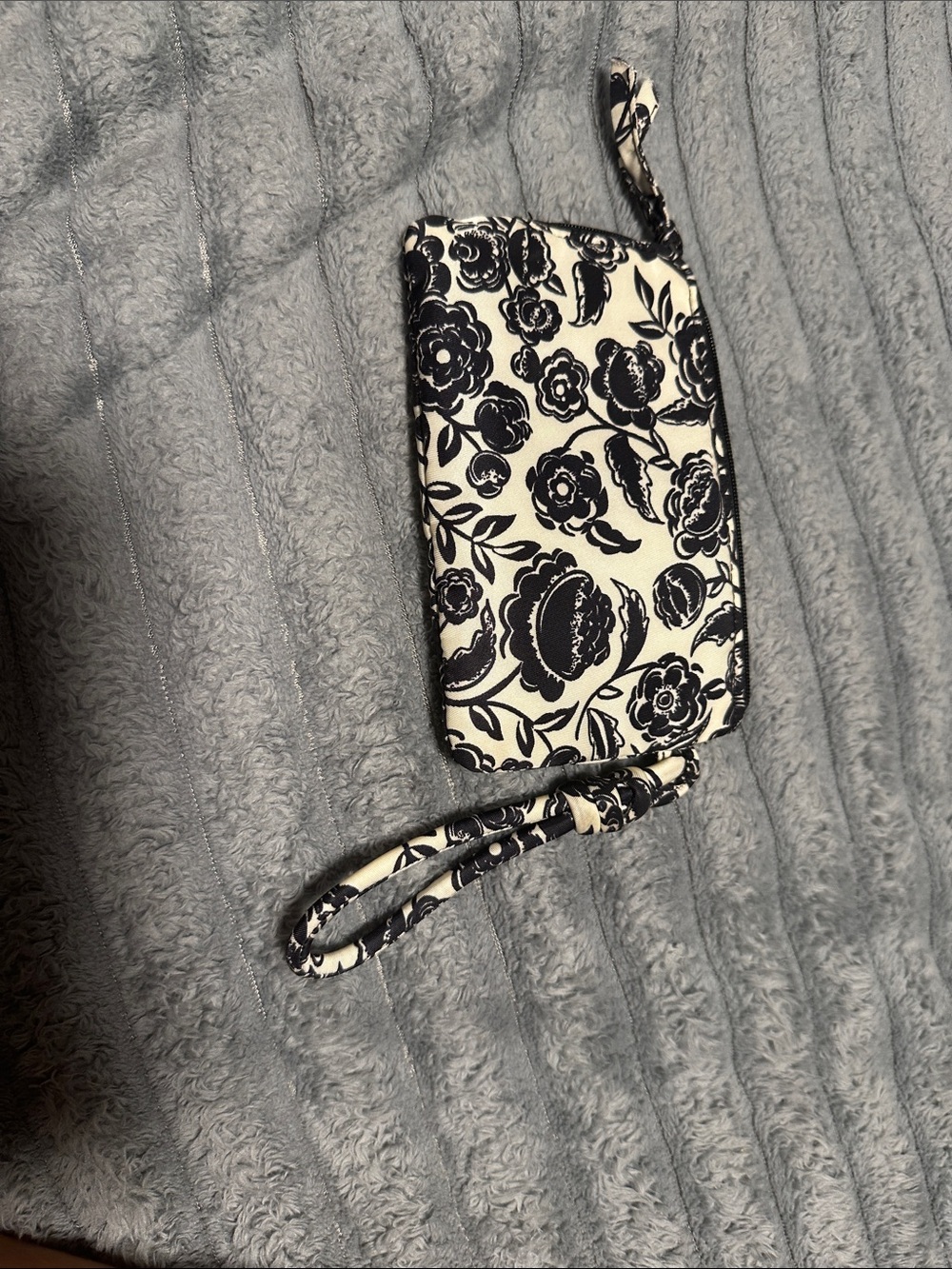 Vera Bradley Black & White Floral Wristlet Card Holder